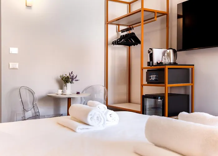 Velia Relais
